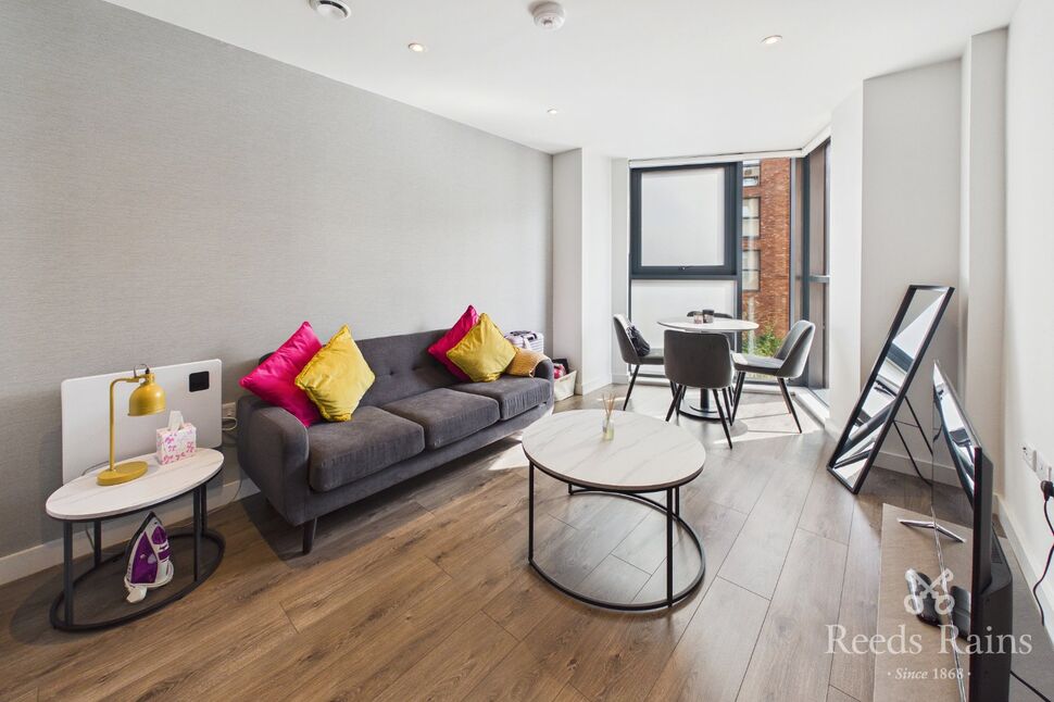 Flat Ordsall Lane in Salford