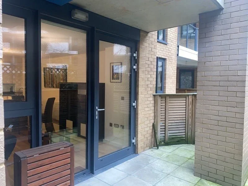 Flat Parkside Avenue in Greater London
