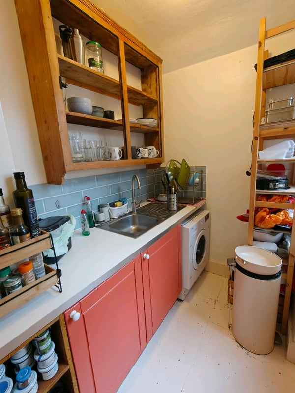 Room Oakdale Road in Greater London