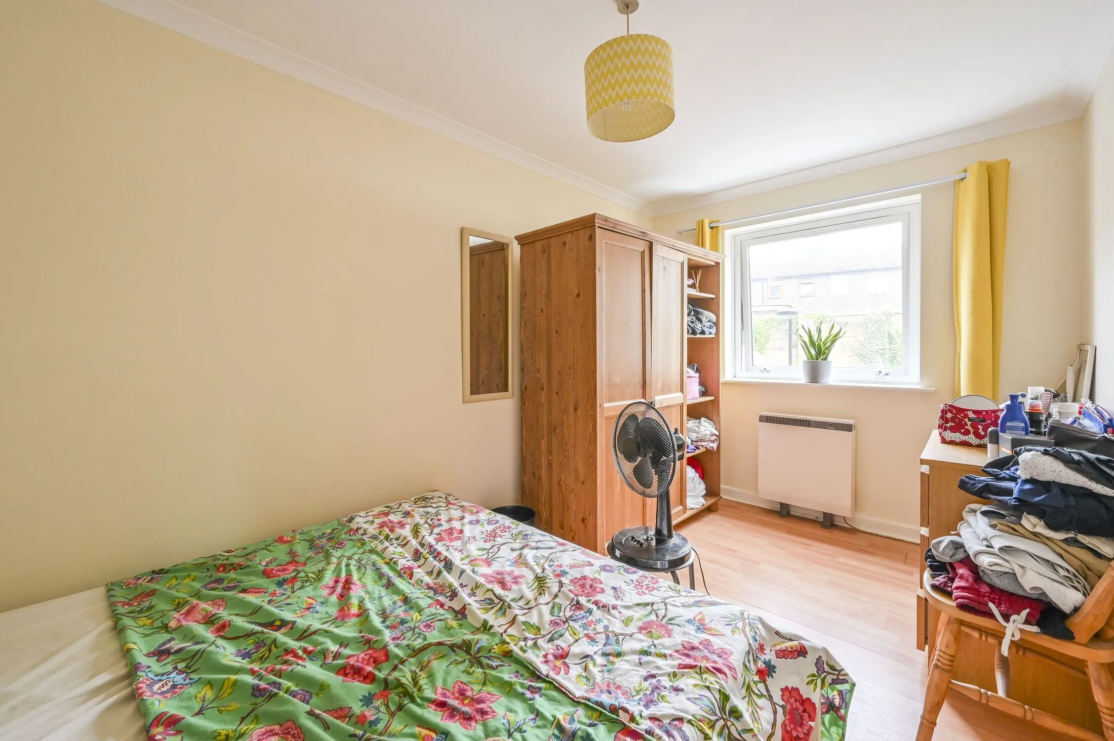 Flat Newlands Quay in Greater London