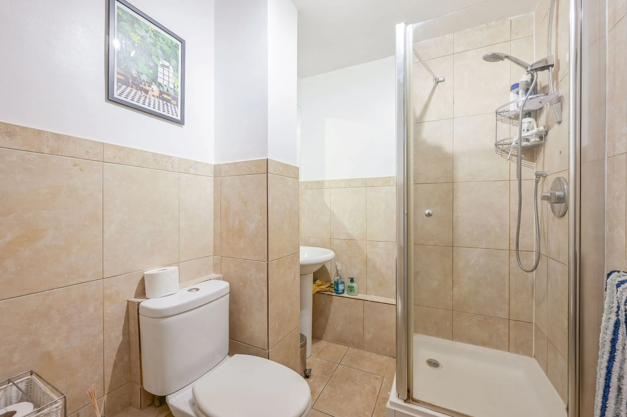 Flat Newlands Quay in Greater London