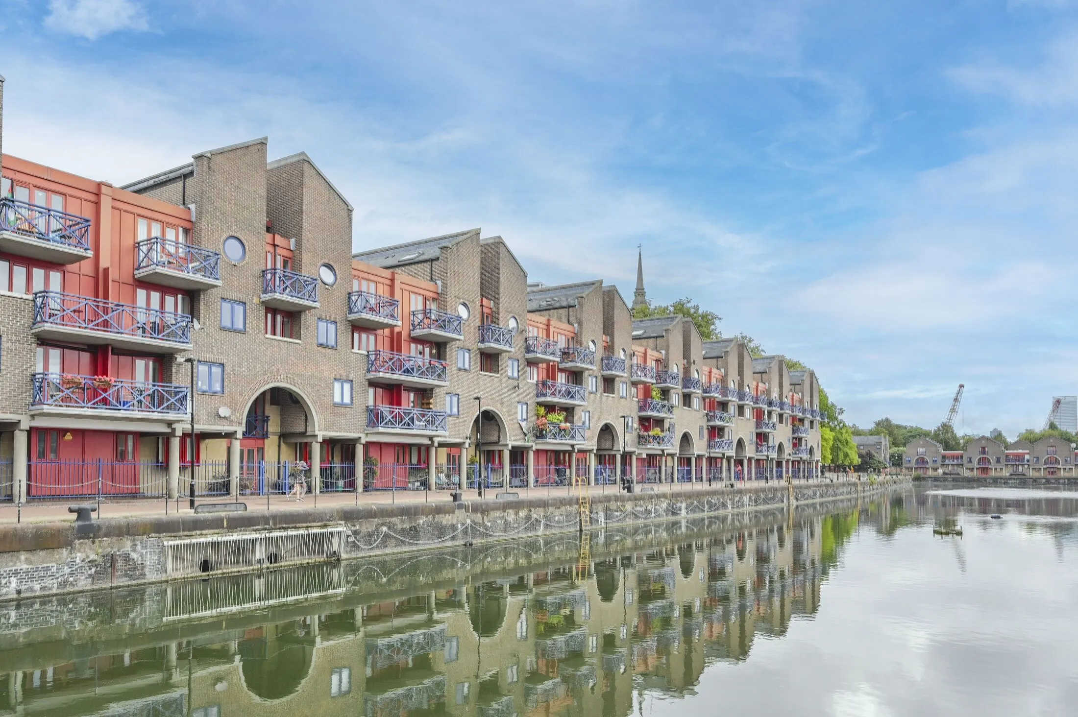 Flat Newlands Quay in Greater London
