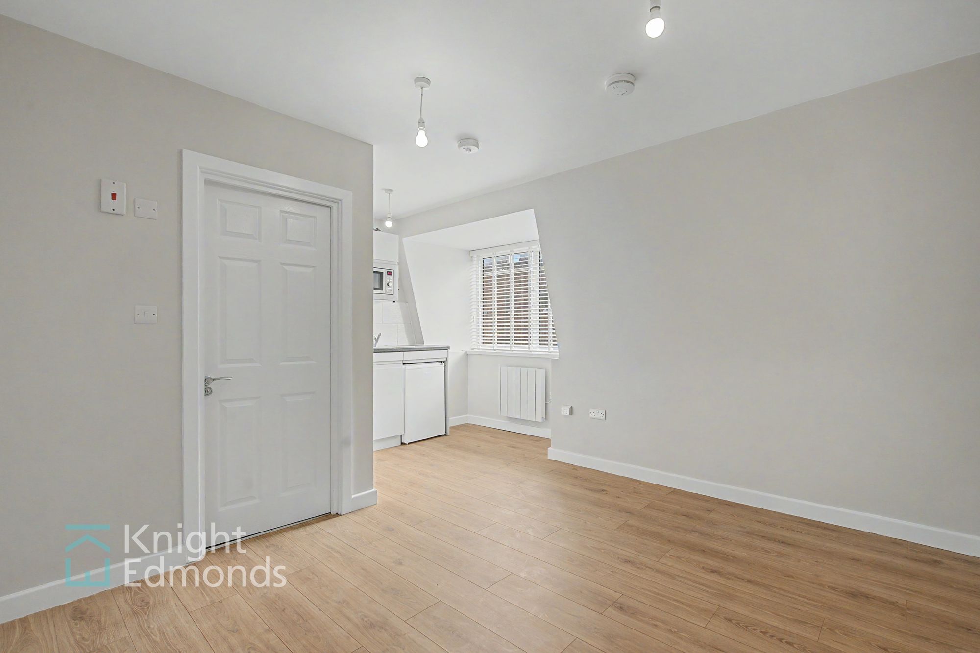 Flat Sittingbourne Road in Maidstone