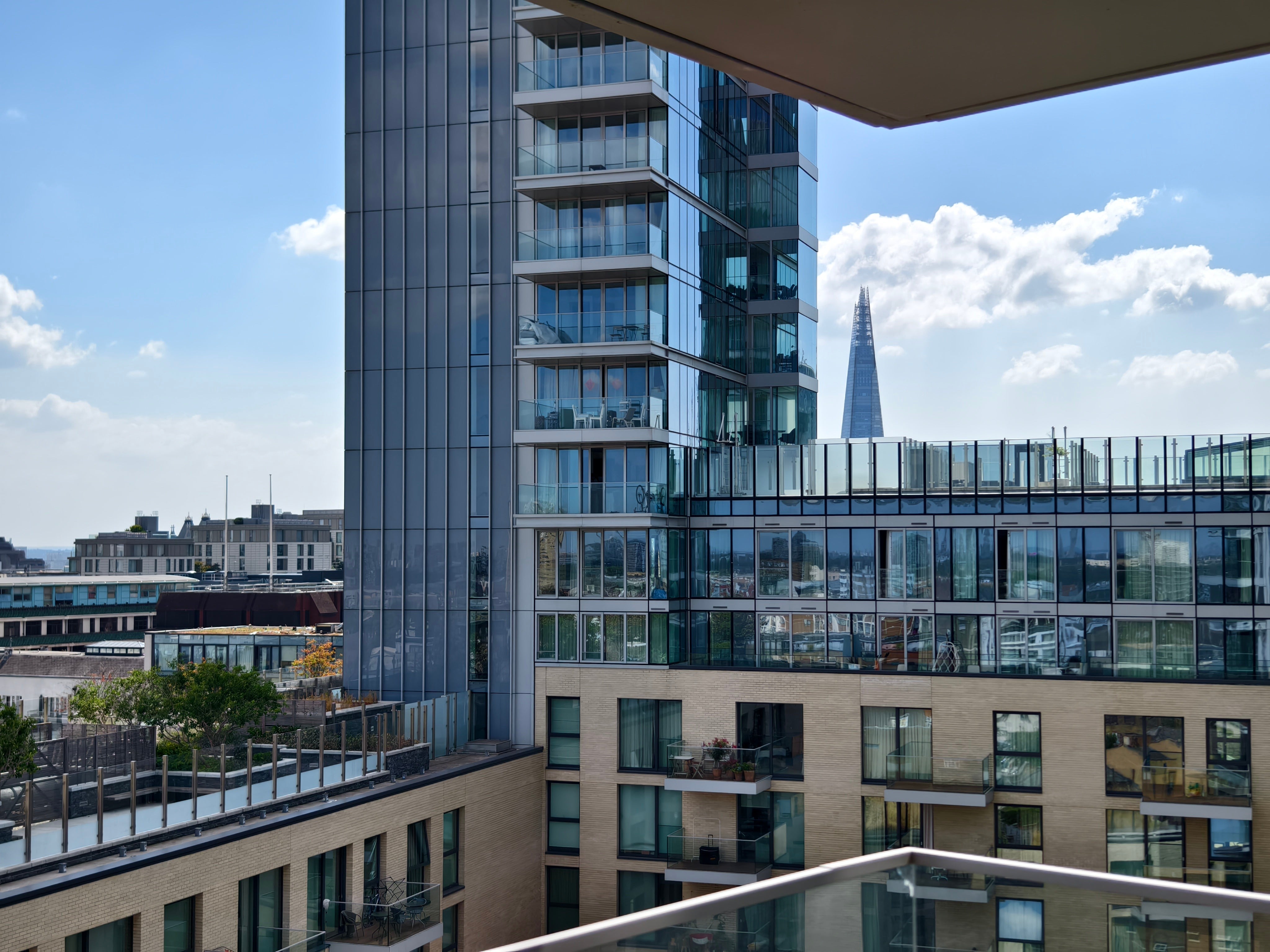 Flat Piazza Walk in Greater London