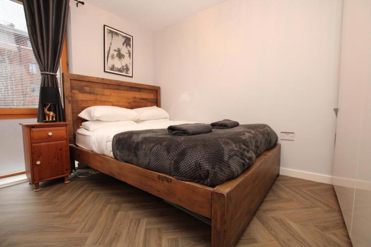 Flat Sweetman Place in Bristol