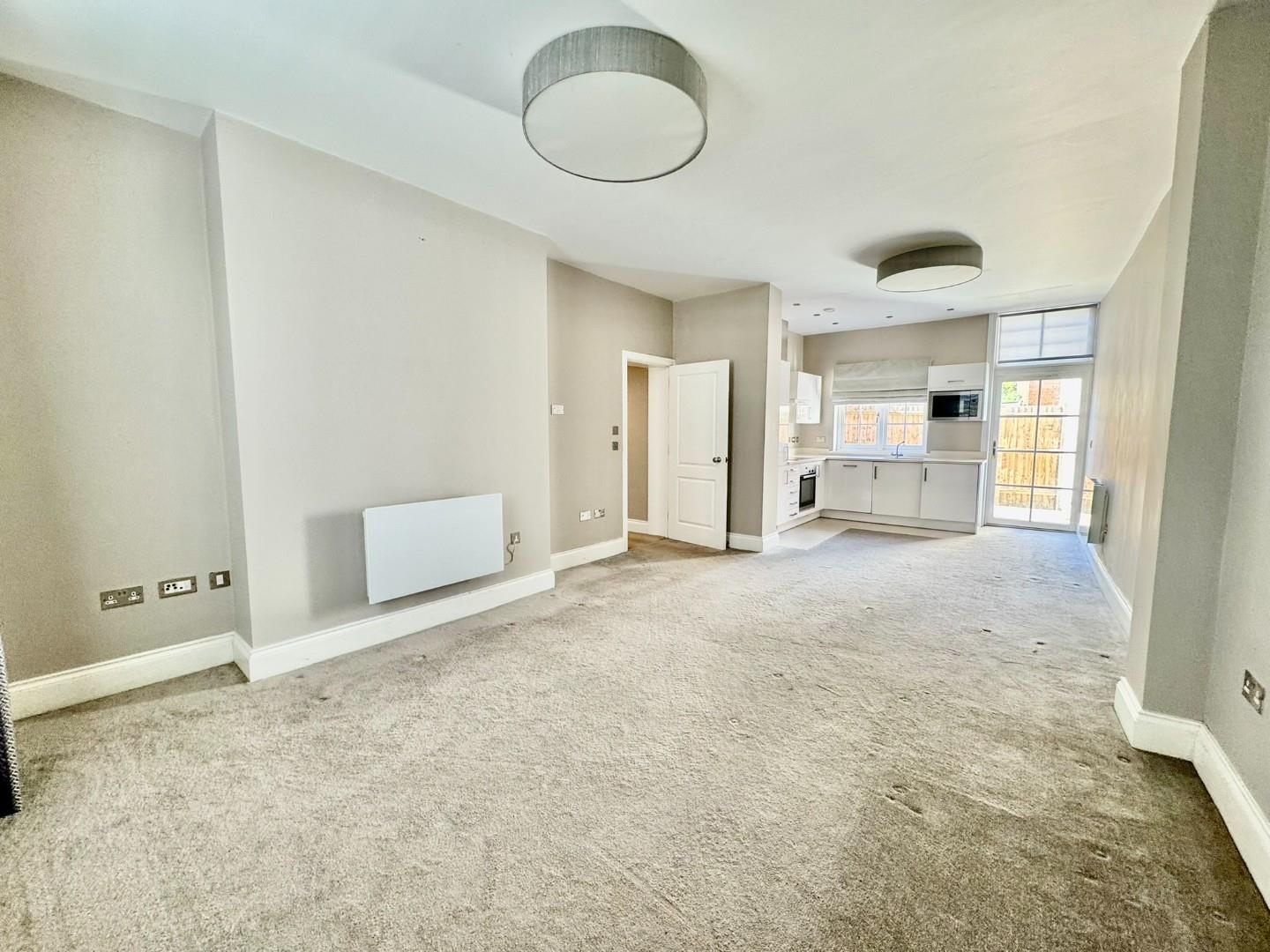 Flat Beatrice Court in Lichfield