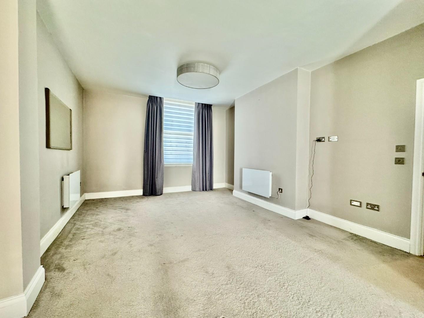 Flat Beatrice Court in Lichfield