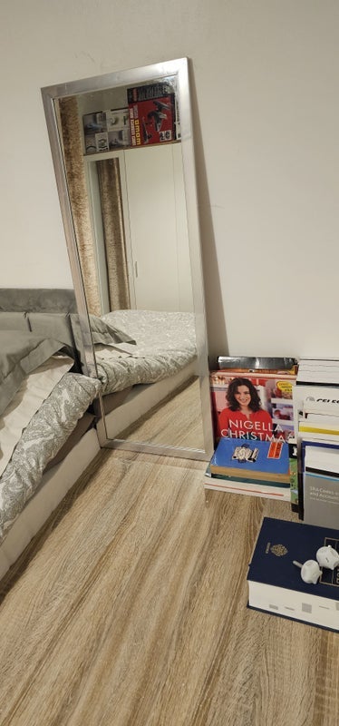 Room Dobson Road in Crawley
