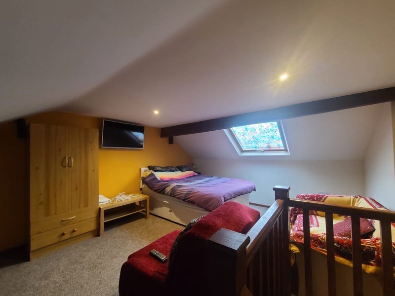 Room Pendlebury Road in Salford