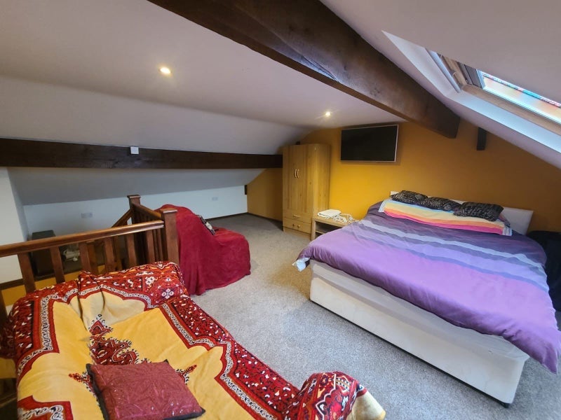 Room Pendlebury Road in Salford