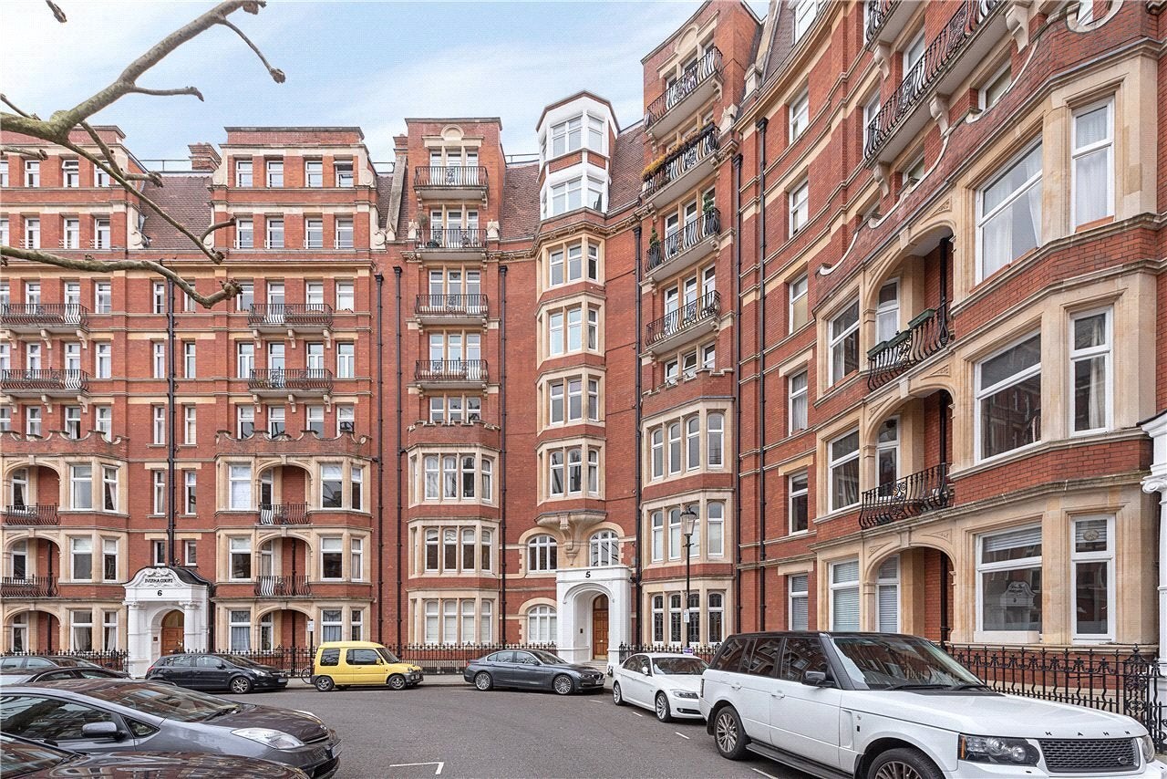 Flat Iverna Court in Greater London
