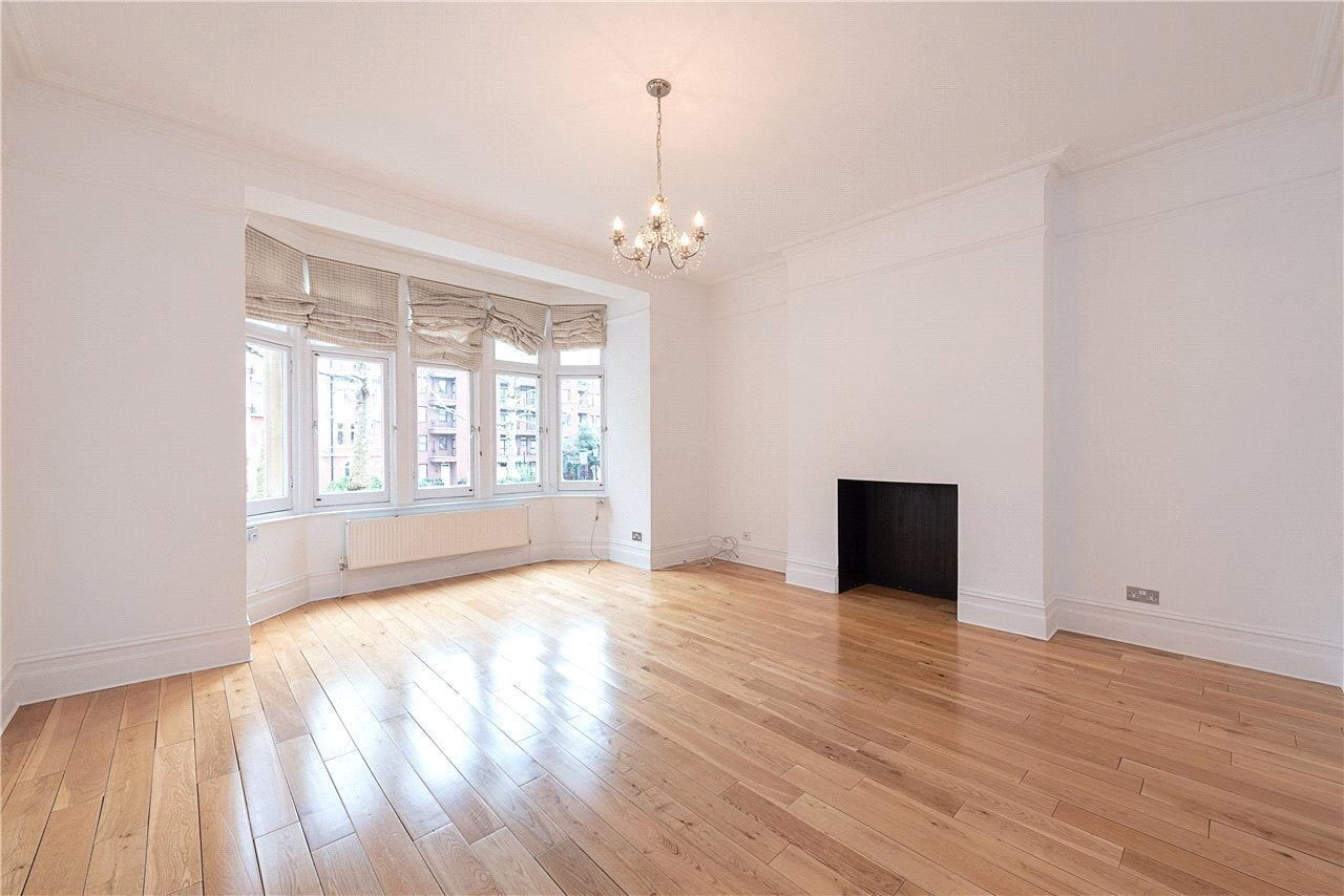Flat Iverna Court in Greater London