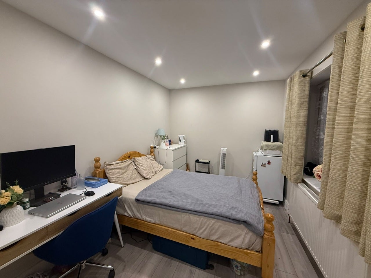 Room Eastbourne Road in Greater London