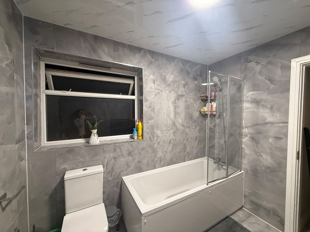 Room Eastbourne Road in Greater London