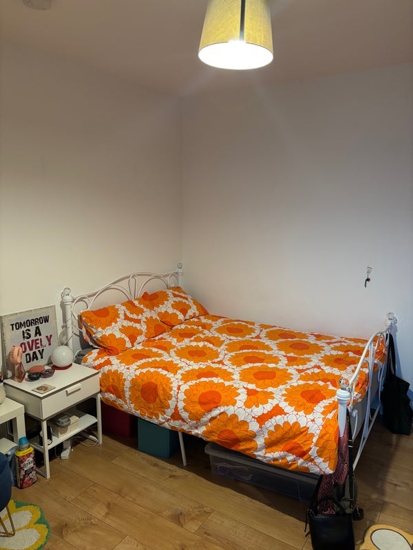 Room Coverton Road in Greater London