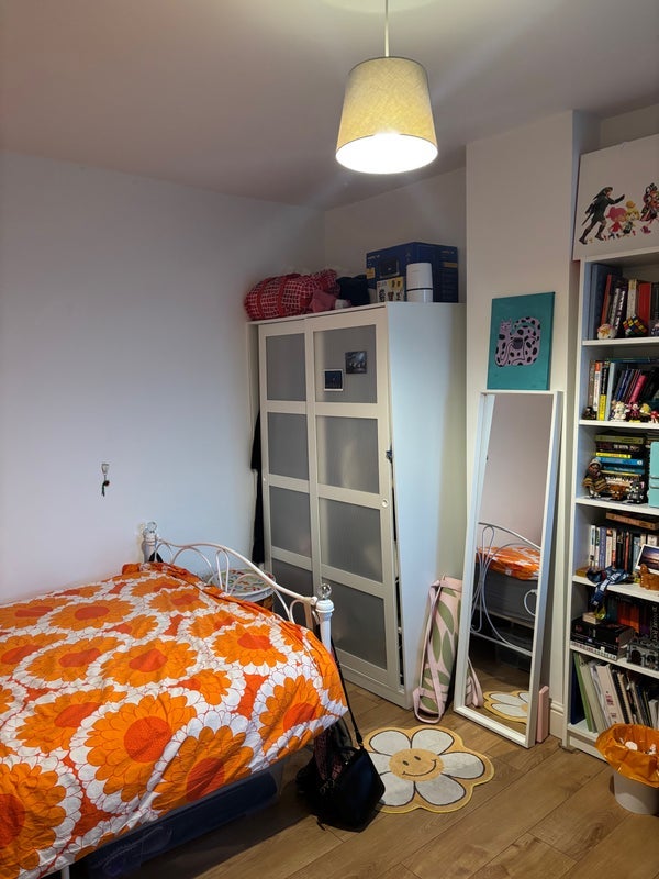 Room Coverton Road in Greater London