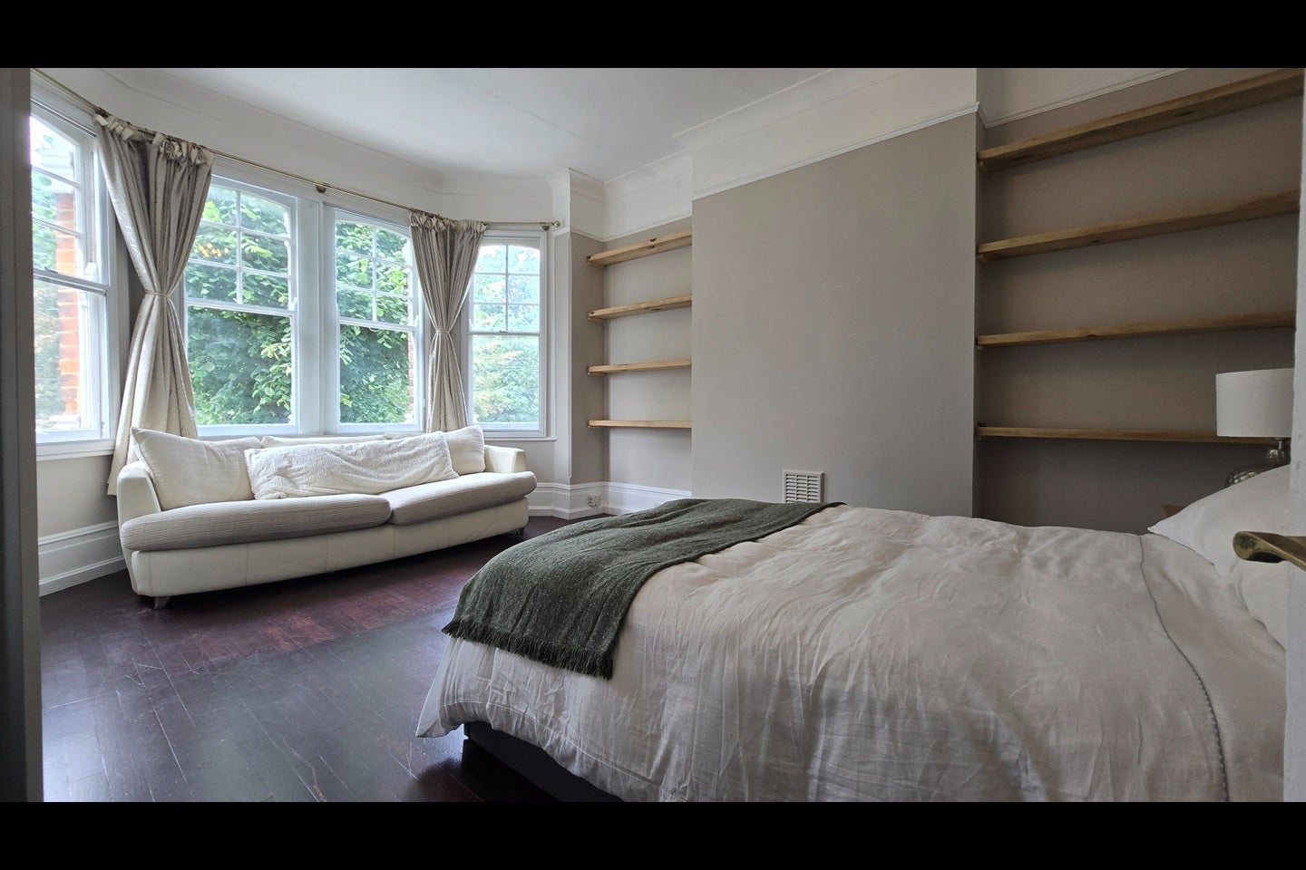 Room Granville Gardens in Greater London