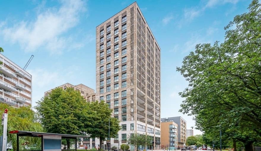 Flat Denmark Road in Greater London