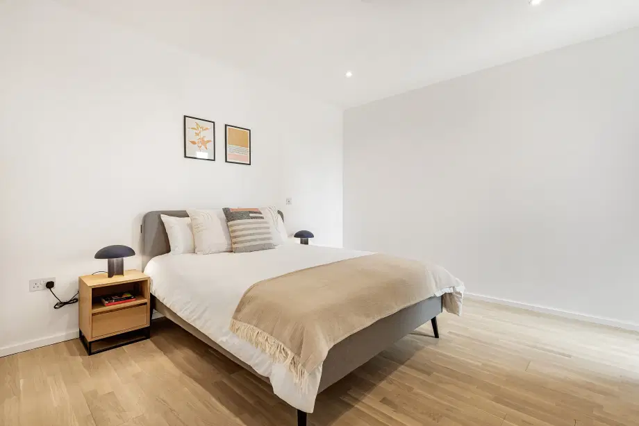 Room Queens Road in Reading