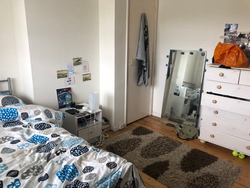 Room Tamarisk Square in Greater London
