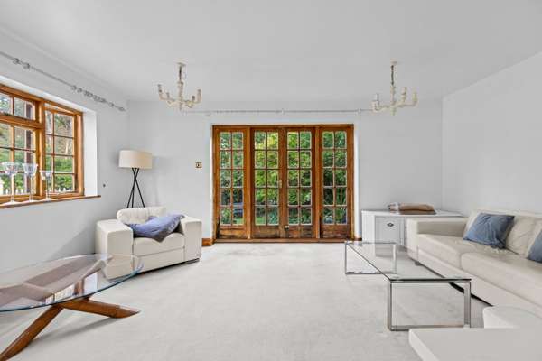Flat Westwood Road in Surrey Heath