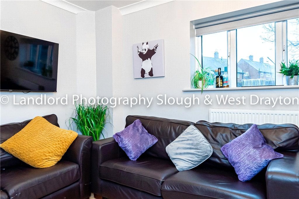 Room Cobbett Road in Guildford