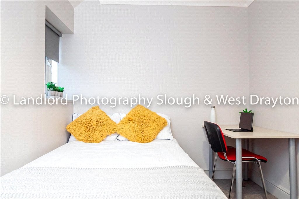 Room Cobbett Road in Guildford