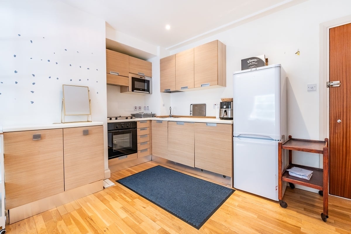 Flat Sloane Avenue in Greater London