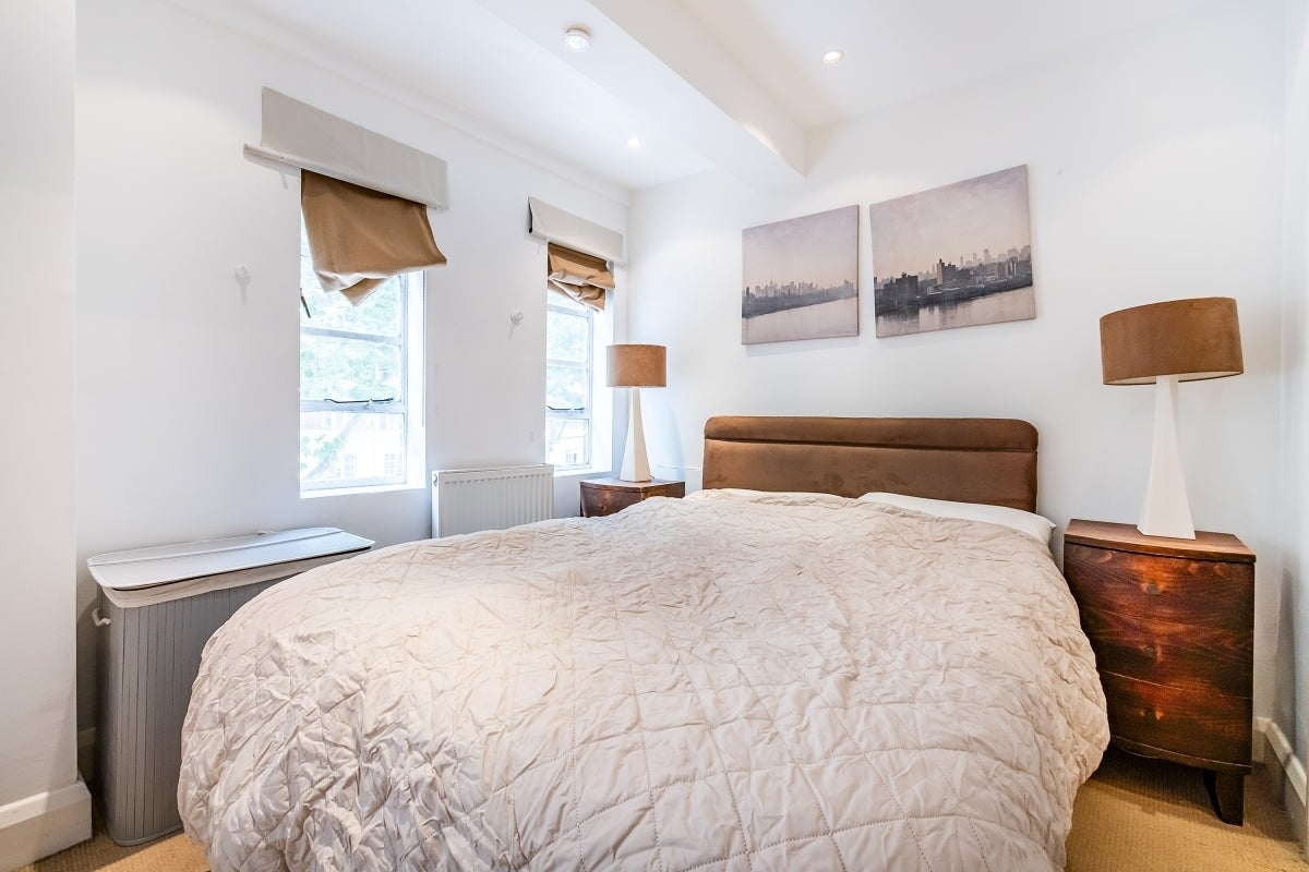 Flat Sloane Avenue in Greater London
