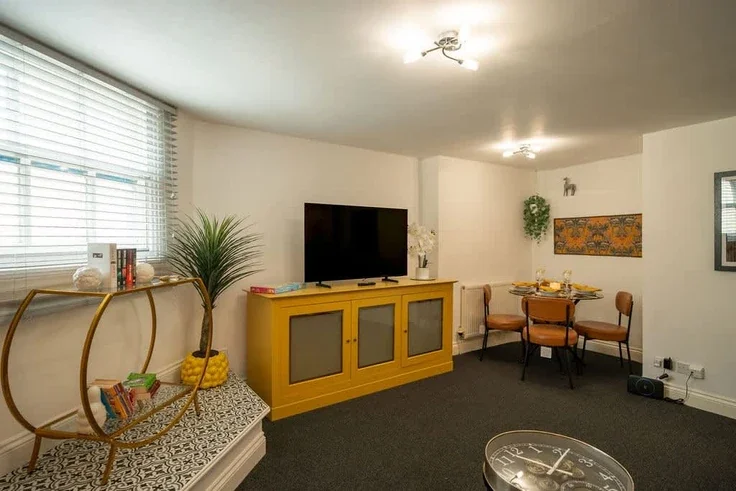 Flat Dollar Street in Cotswold District