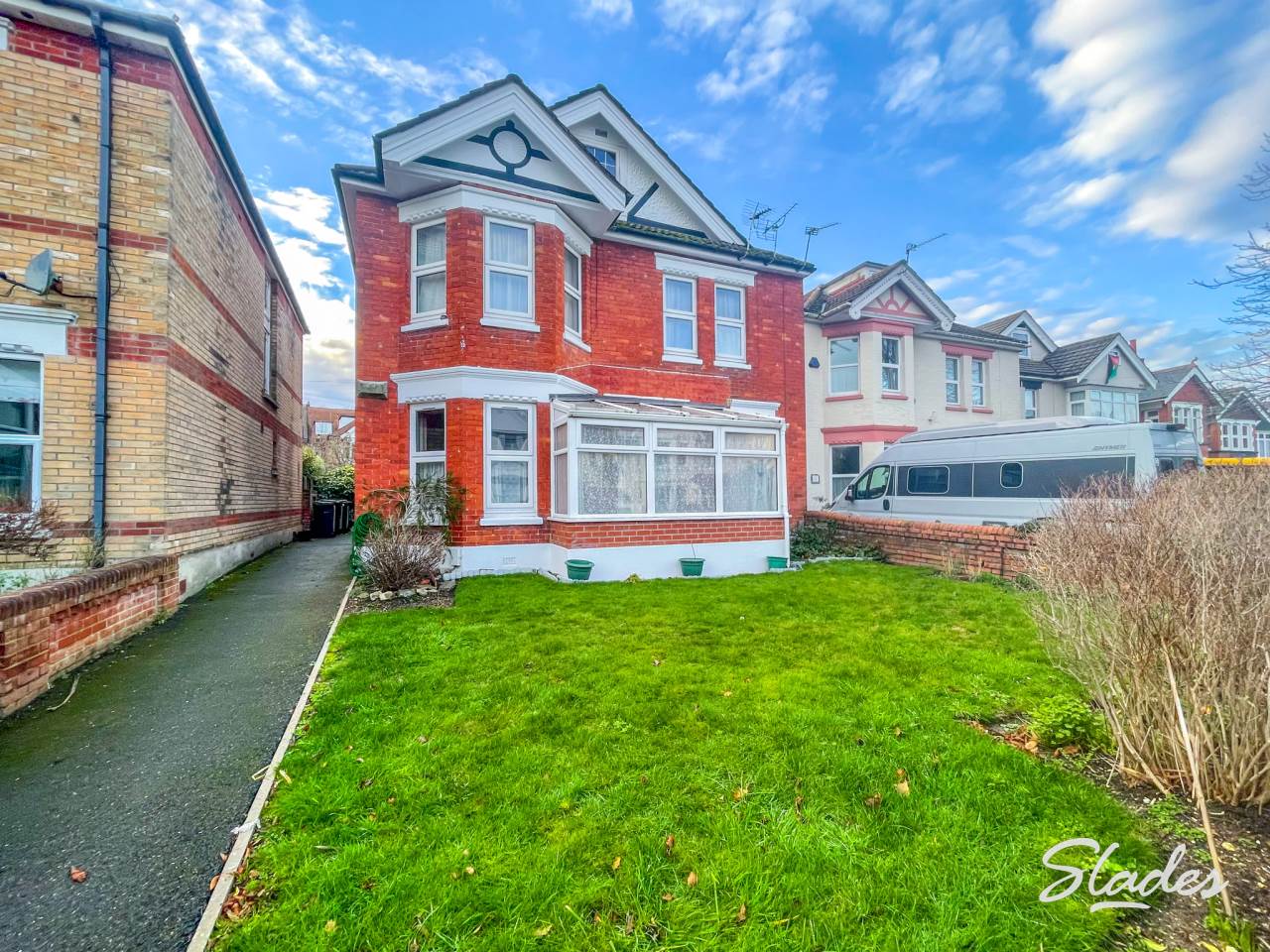 Flat Chestnut Avenue in Bournemouth