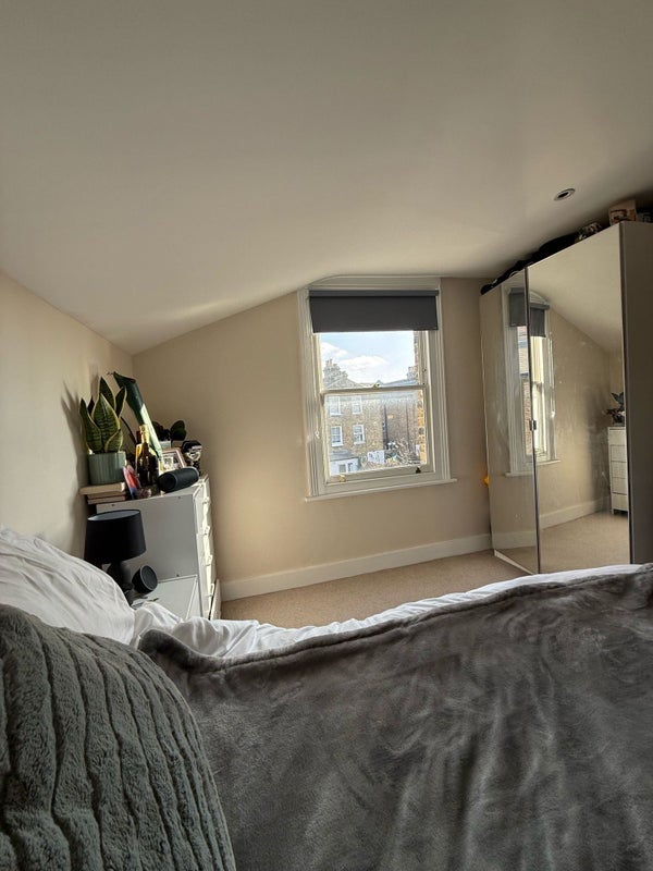 Room Linom Road in Greater London