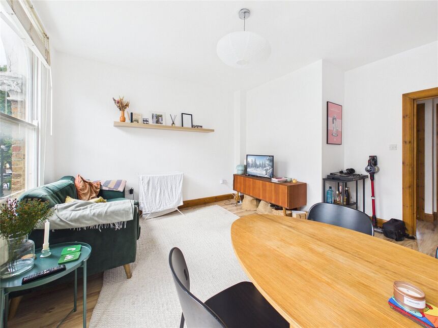 Flat Orford Road in Greater London