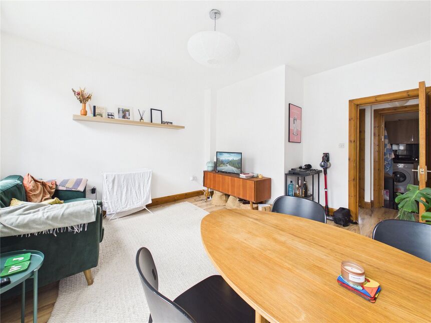 Flat Orford Road in Greater London