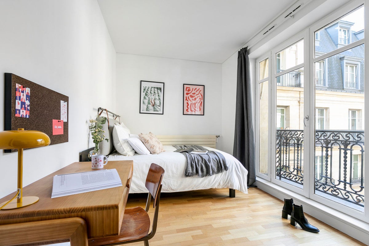 Flat Place Édouard VII in Paris