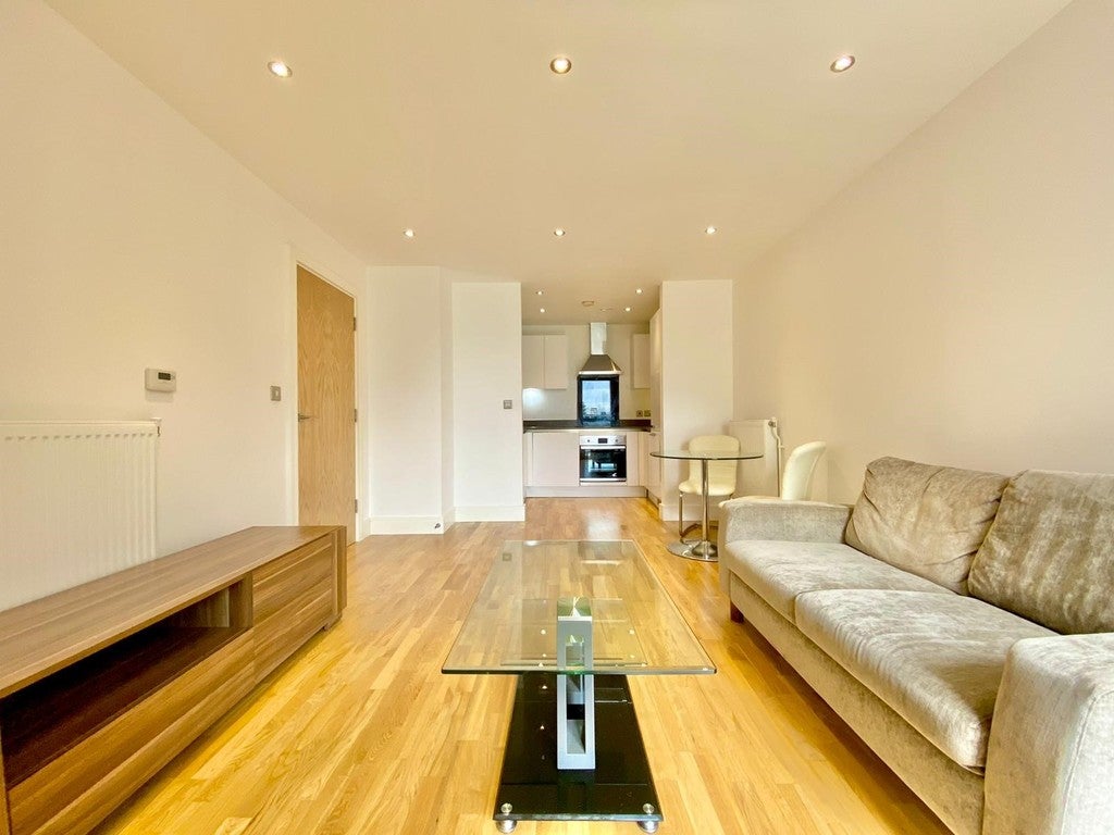 Flat Dowells Street in Greater London