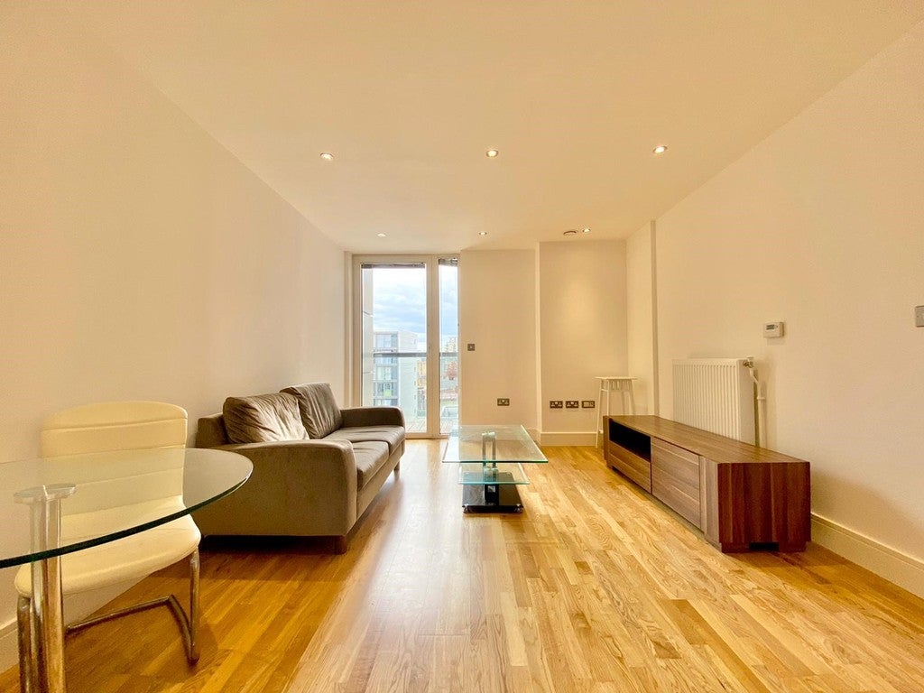 Flat Dowells Street in Greater London