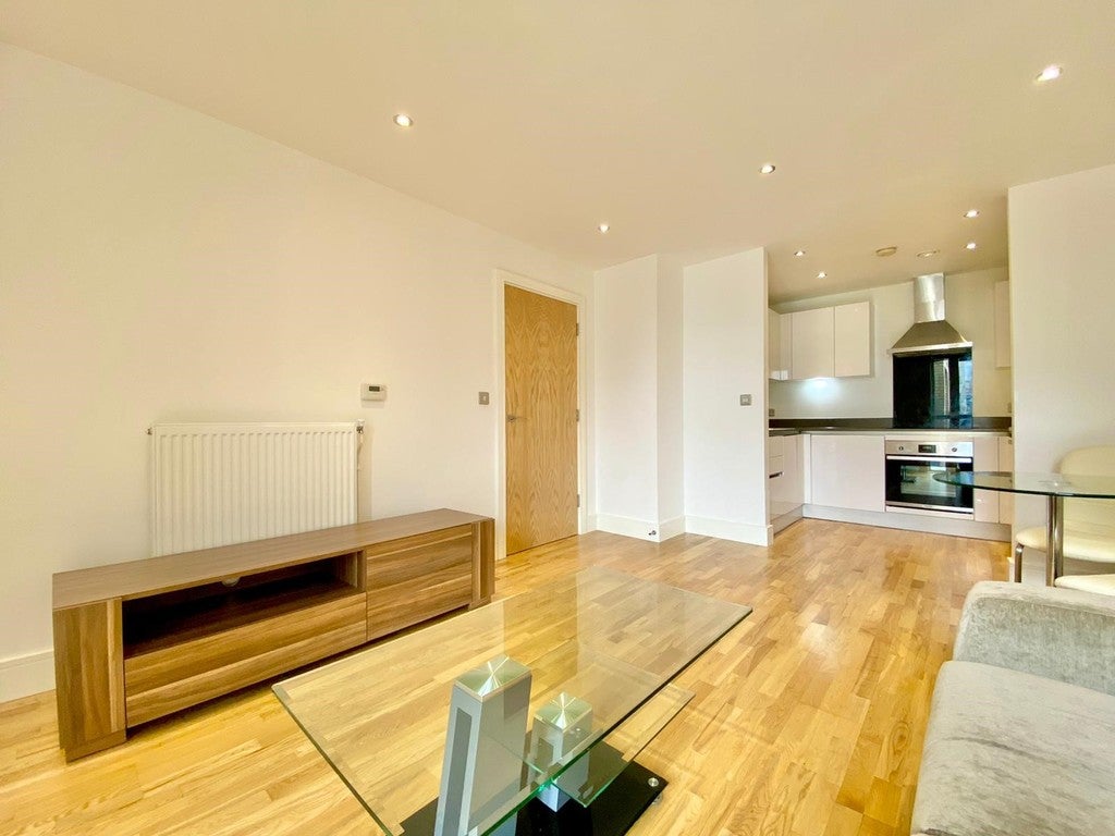 Flat Dowells Street in Greater London