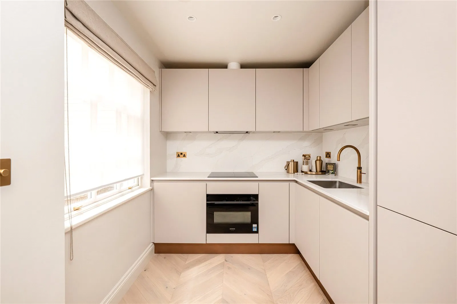 Flat Bolton Street in City of Westminster