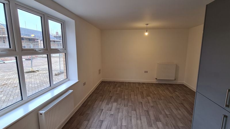 Flat Waterfield Close in Peterborough