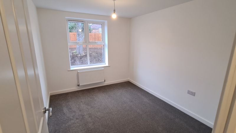 Flat Waterfield Close in Peterborough