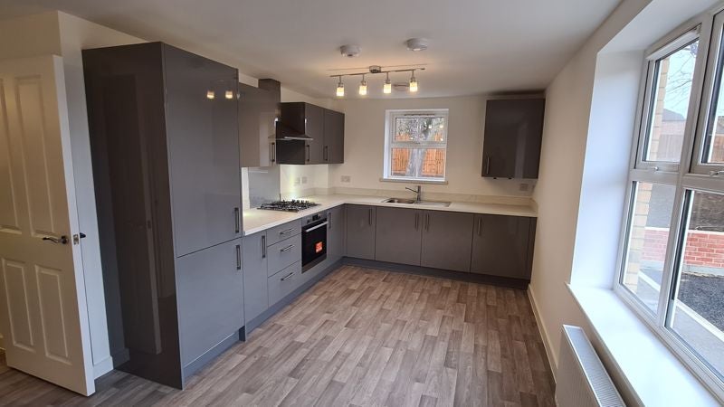 Flat Waterfield Close in Peterborough