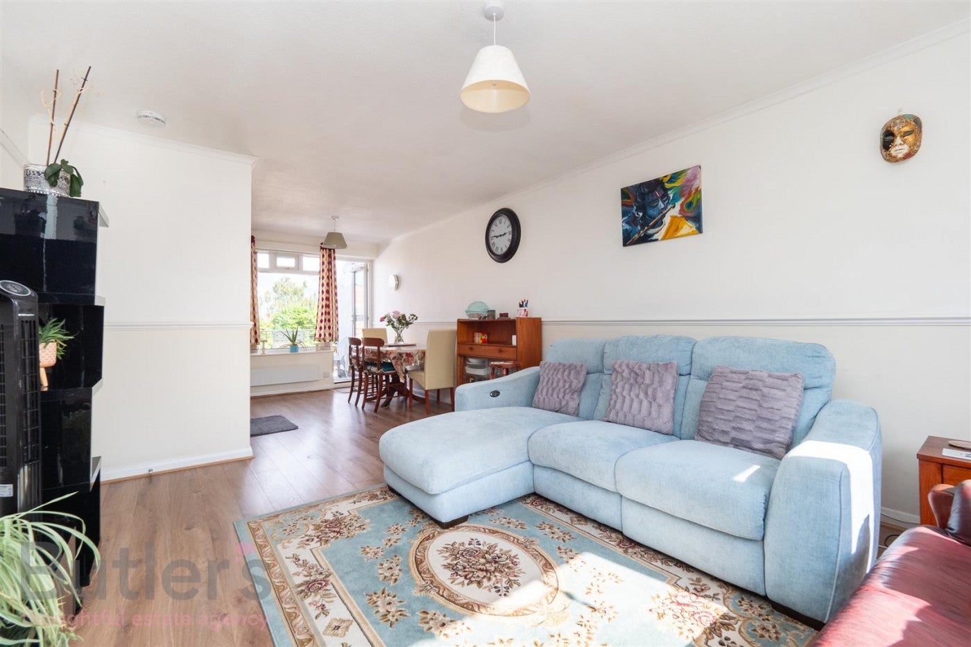 Flat Benhill Wood Road in Greater London