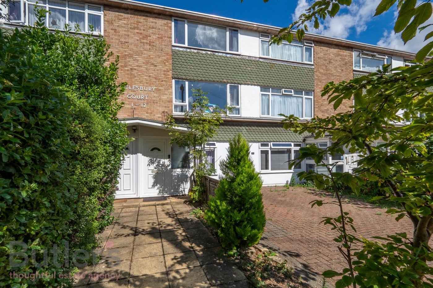 Flat Benhill Wood Road in Greater London
