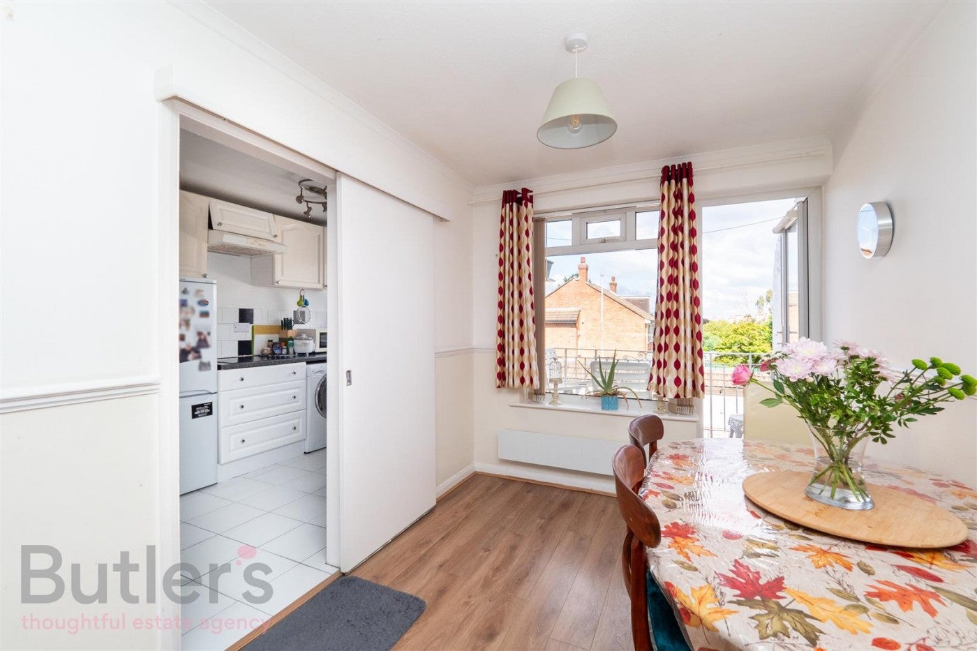 Flat Benhill Wood Road in Greater London