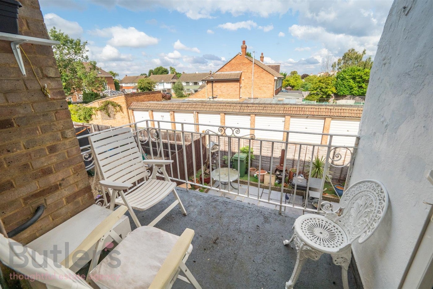 Flat Benhill Wood Road in Greater London