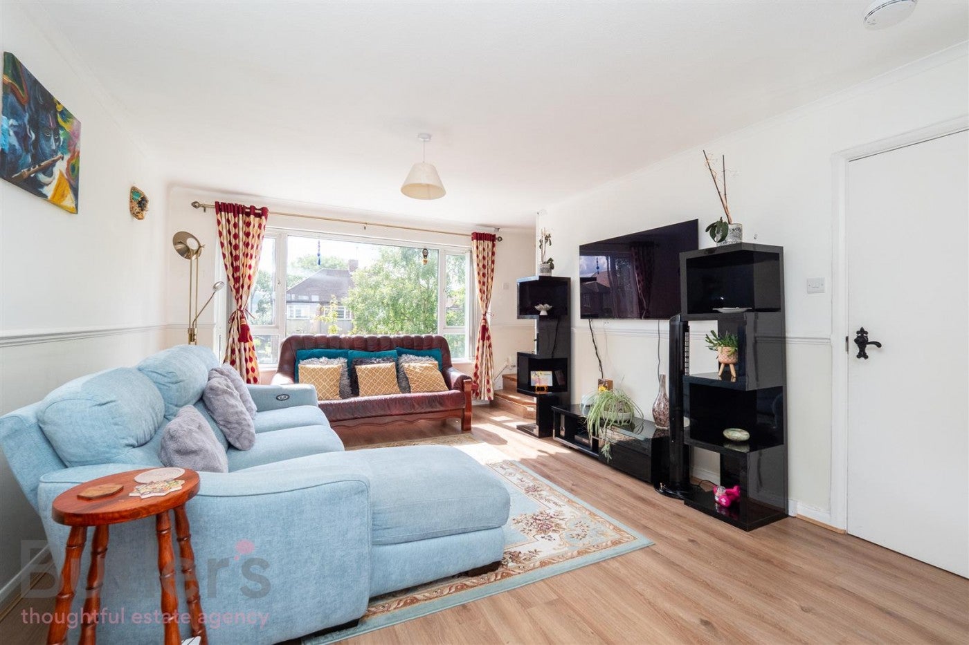 Flat Benhill Wood Road in Greater London