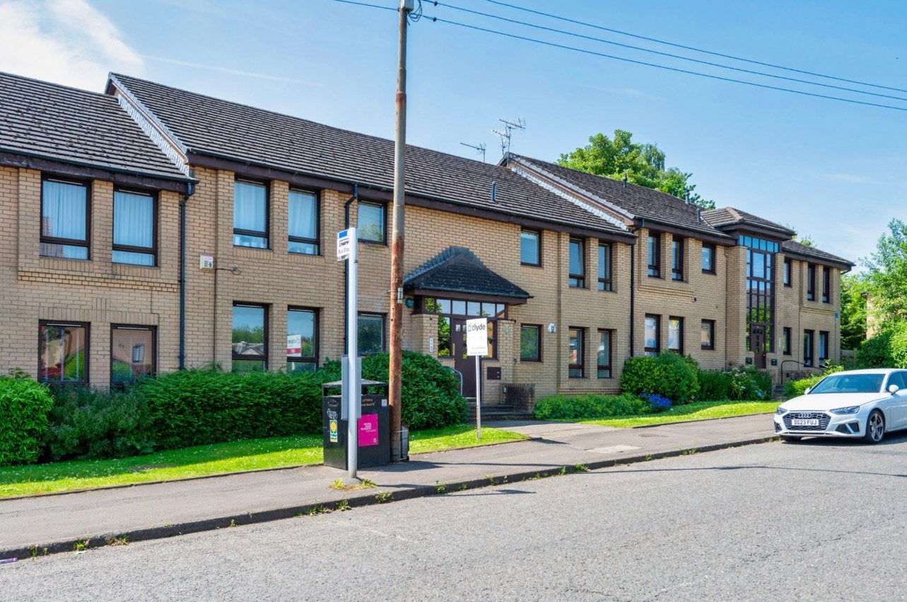 Flat Kelvindale Road in Glasgow