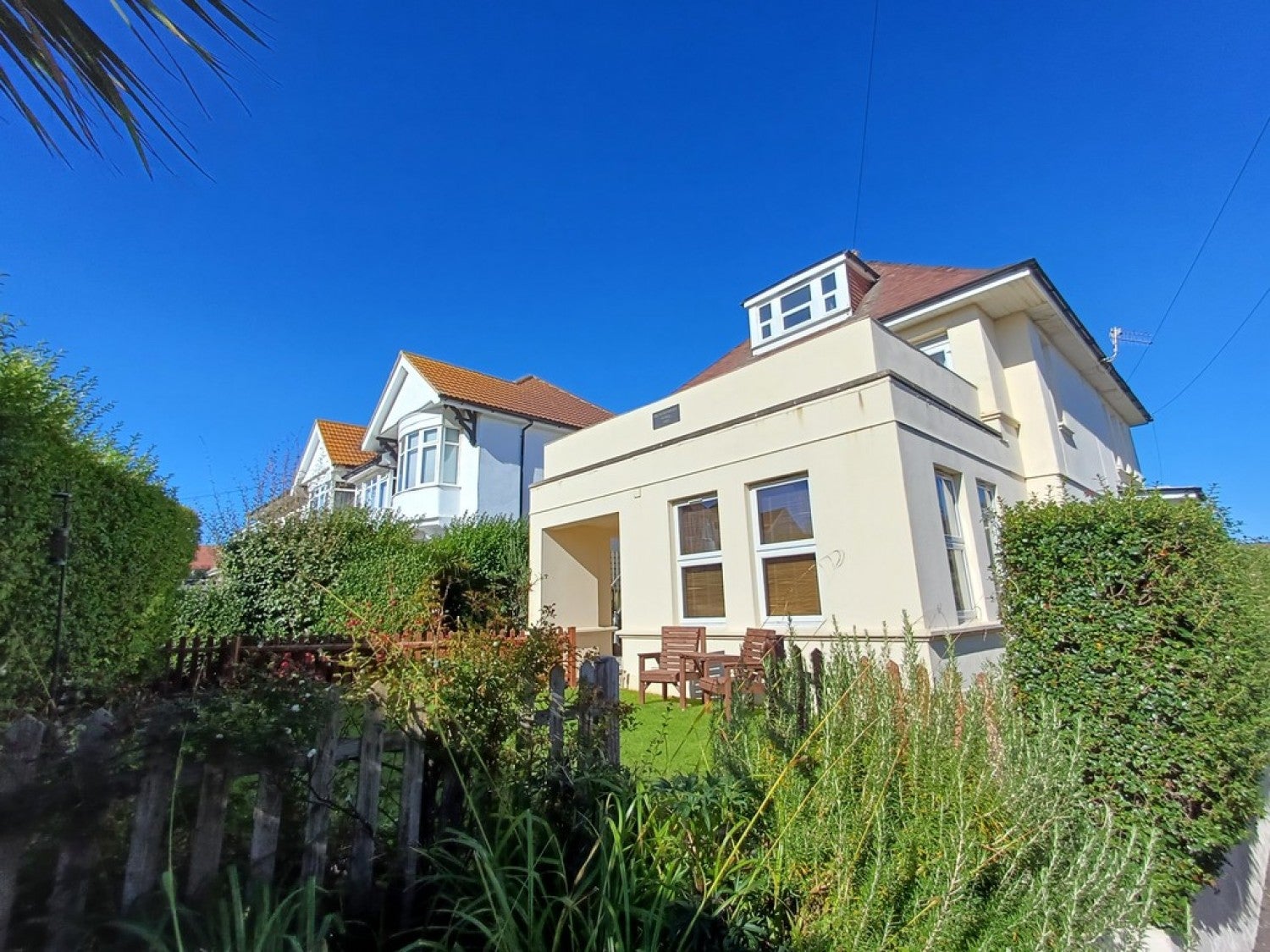 Flat Cellars Farm Road in Bournemouth