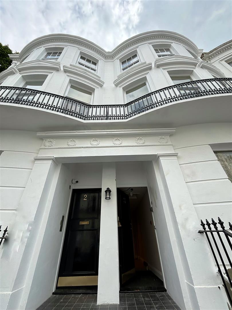 Flat Norfolk Terrace in Brighton
